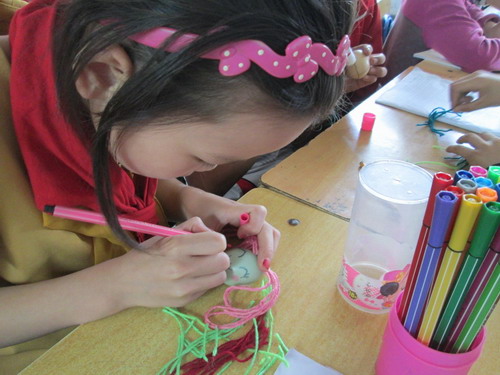 中班美术教案：我是小小设计师-幼师课件网第1张图片