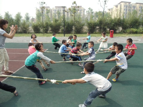 “一物多玩”开展体育活动-幼师课件网第2张图片