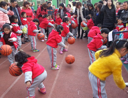 运动会游戏 | 幼儿园大中小班运动会，各班适合的游戏都在这里-幼师课件网第7张图片