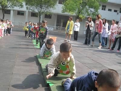 小班的体育教案《小青蛙捉害虫》（双脚并拢跳、平衡能力）-幼师课件网第3张图片
