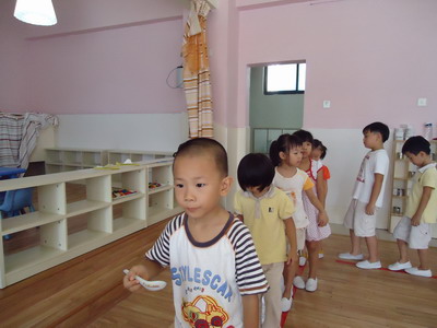 蒙氏教案：持物走线+后续活动-幼师课件网第4张图片