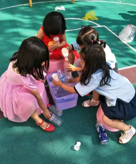大班科学领域数学活动 | 一样多的水（容积守恒）-幼师课件网第3张图片