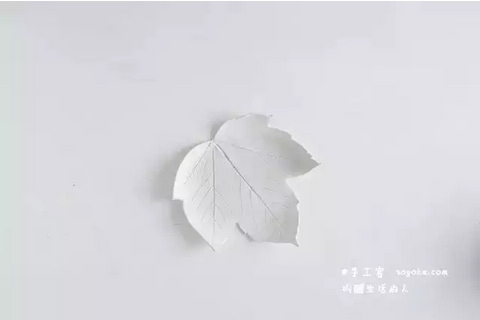 手工 | 树叶形状的纸粘土容器（粘土装饰盘DIY制作教程）-幼师课件网第10张图片