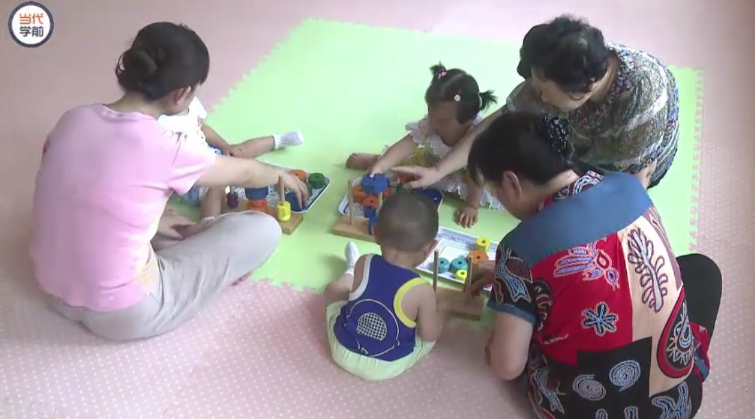 获奖公开课视频 | 16-18个月亲子活动《冰糖葫芦》-幼师课件网第3张图片