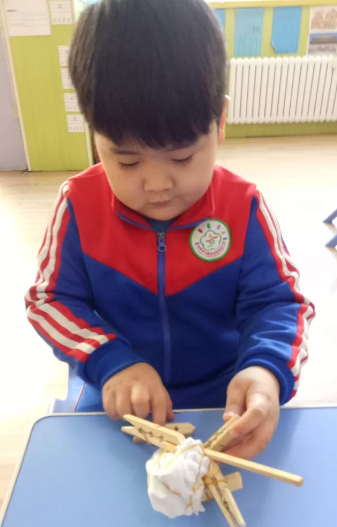 中班艺术领域美术活动 |《有趣的扎染》-幼师课件网第16张图片