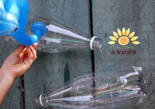 户外游戏 | 看国外幼儿园如何利用废物改造户外游戏-幼师课件网第53张图片