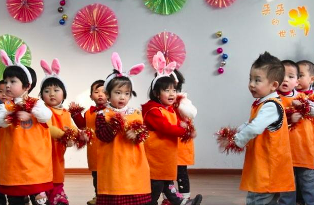 中班元旦联欢 | 如何引导孩子自己组织一场联欢会？-幼师课件网第2张图片