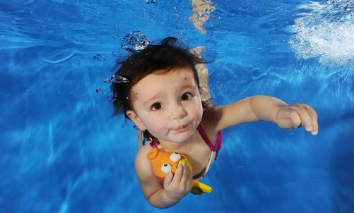 如何引导托小班幼儿洗手时不玩香皂和水？-幼师课件网
