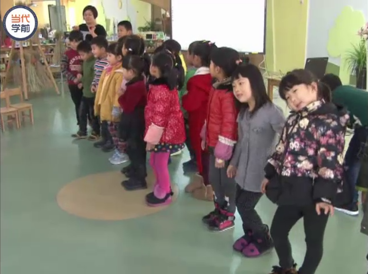 获奖公开课视频 | 大班艺术领域欣赏活动《草丛中的小老鼠》-幼师课件网第2张图片
