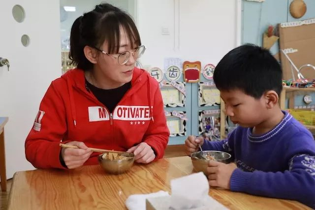 幼儿园陪餐，有必要吗？-幼师课件网第14张图片