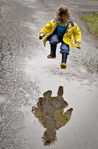 细雨 | 下雨天只会睡觉？这十个游戏给你和孩子雨天的专属浪漫-幼师课件网第13张图片