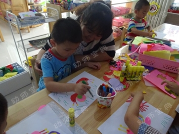 小班艺术活动《可爱的小蜗牛》-幼师课件网第4张图片