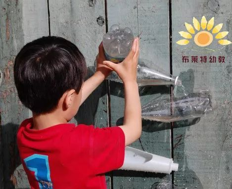 户外游戏 | 看国外幼儿园如何利用废物改造户外游戏-幼师课件网第55张图片