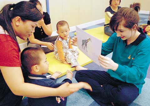 外教亮相沈阳早教市场 才两岁半开始“啃”洋文-幼师课件网第1张图片