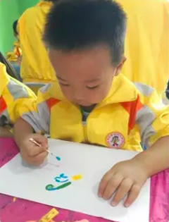 小班艺术领域美术活动 | 棉签画《菊花》-幼师课件网第6张图片
