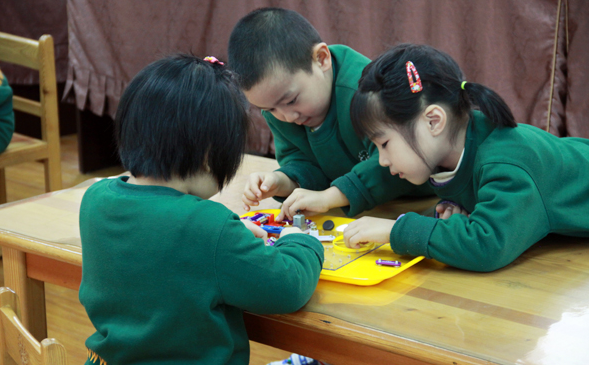 提供机会鼓励幼儿合作-幼师课件网第1张图片