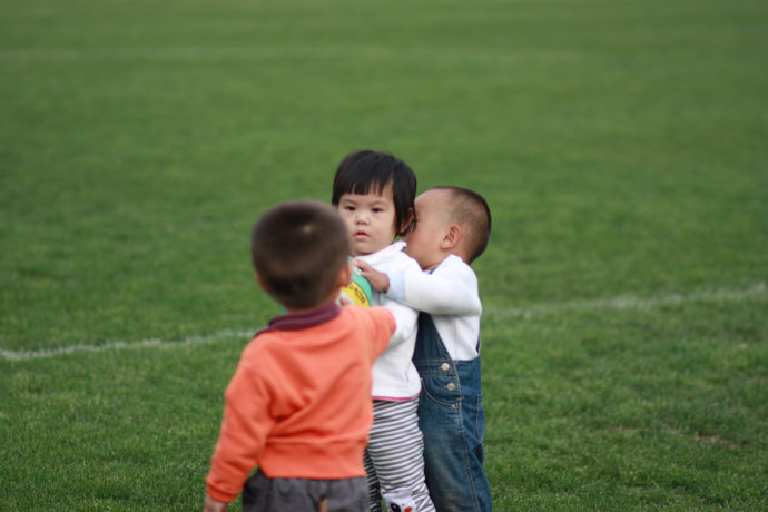 幼师解决孩子间争执的三个策略-幼师课件网第3张图片