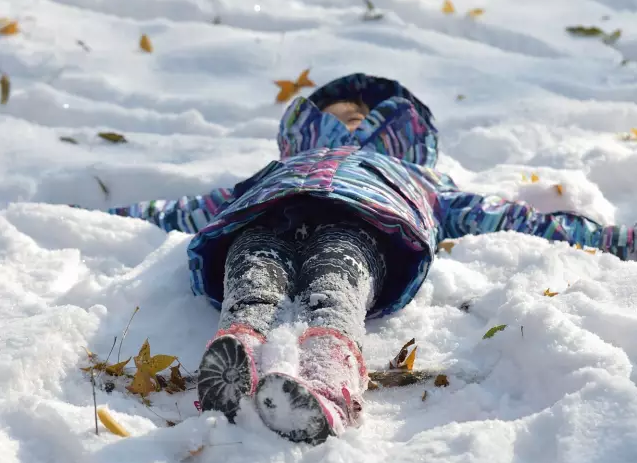 紫水晶|今天最重要的课程是玩儿雪……-幼师课件网第12张图片