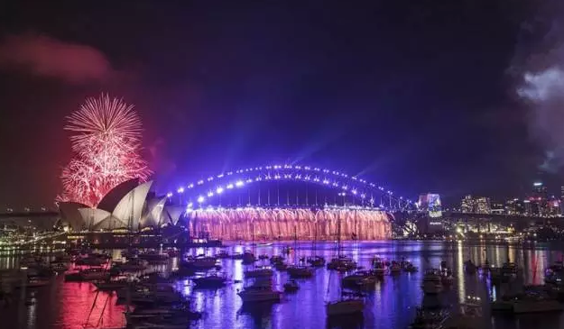 2017，带你去看全世界是如何跨年的，还有的国家跳河庆祝？-幼师课件网第3张图片