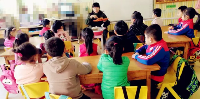 中班艺术领域美术活动 |《有趣的扎染》-幼师课件网第18张图片