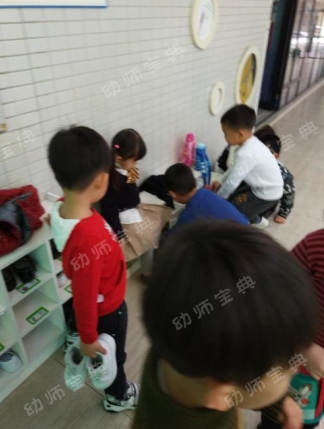 深度学习活动 | 怎么换鞋才能不挤不碰呢？-幼师课件网第2张图片