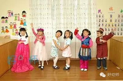 中班美术教案：我是小小设计师-幼师课件网第2张图片