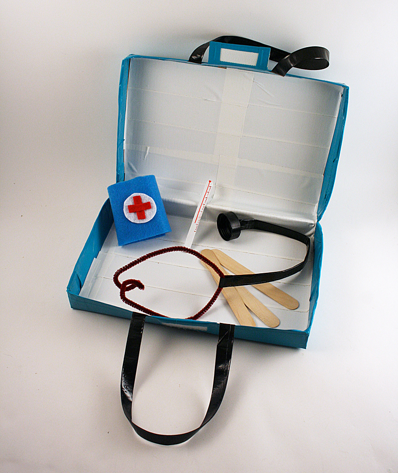 自制医疗装备:在幼儿园也能当医生